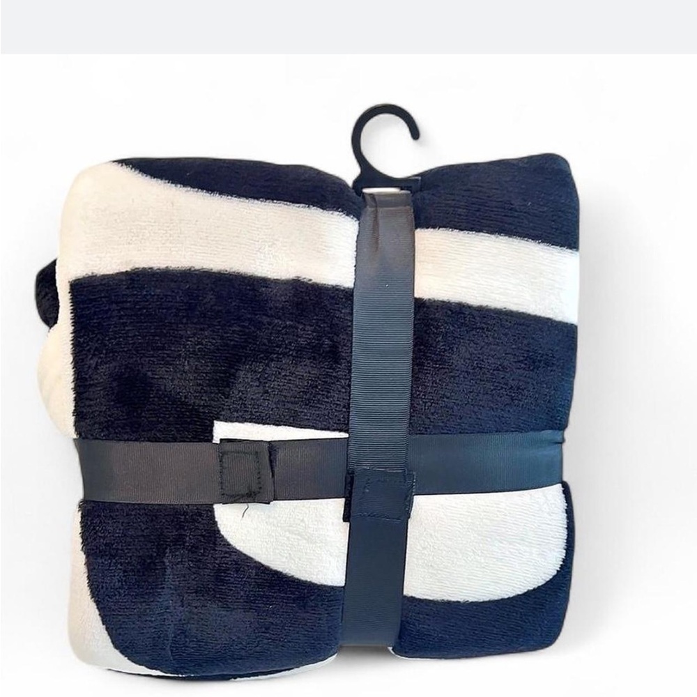 Good At Naps Black and White Fleece Throw Blanket NWT - Picture 2 of 2